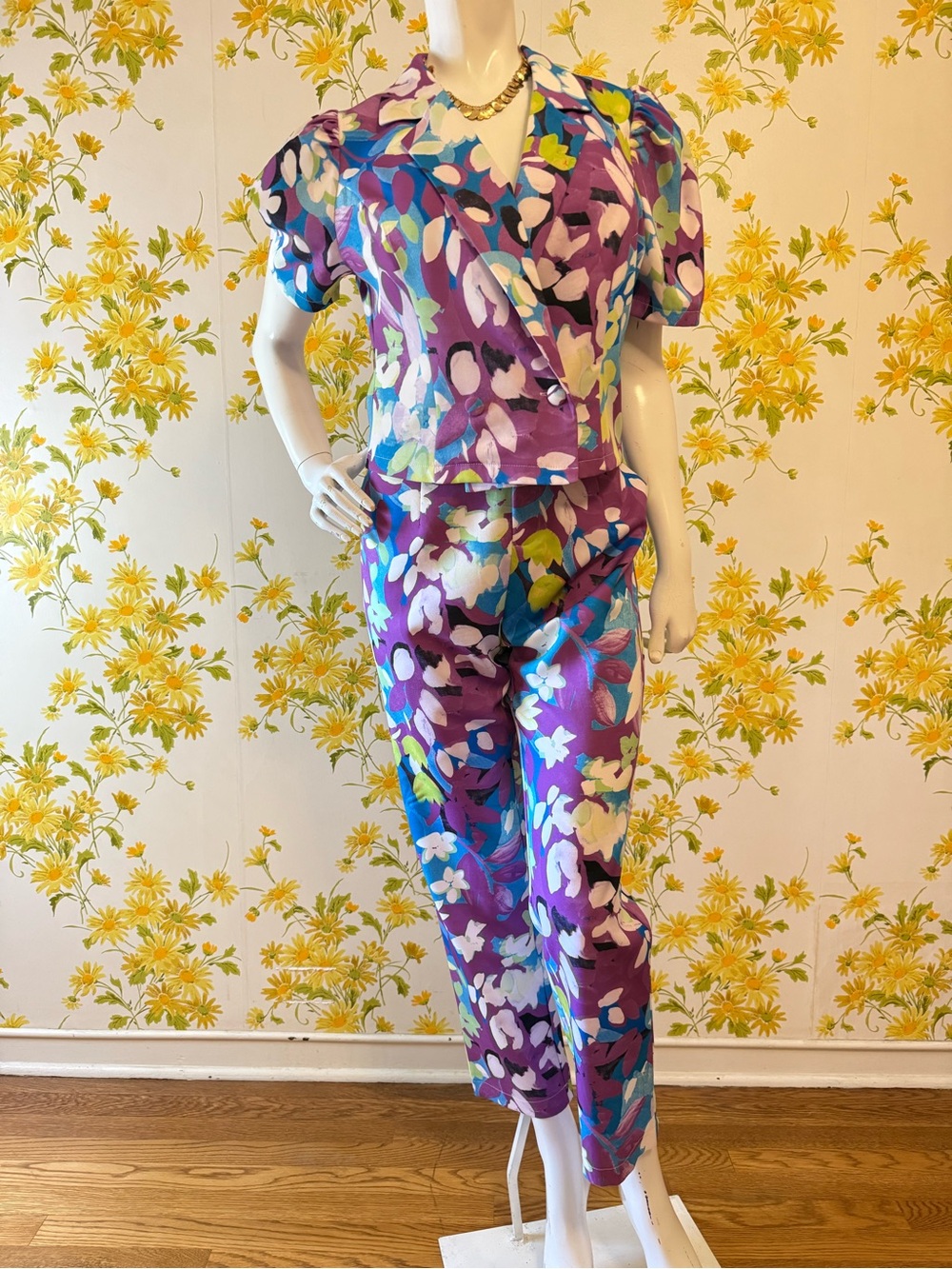 NWT Purple Floral Two-Piece Pantsuit with Blue & Green Accents size M - Picture 7 of 16